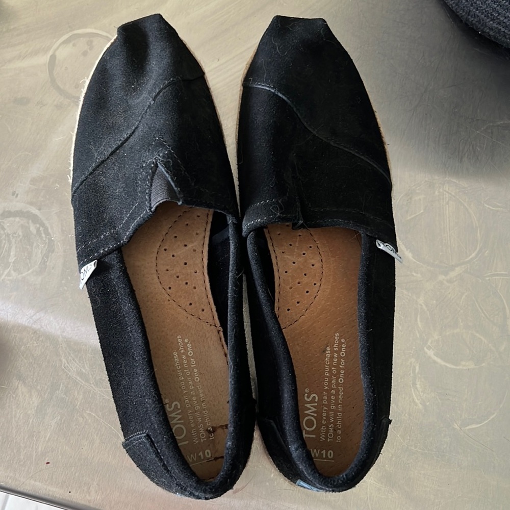 Black suede toms